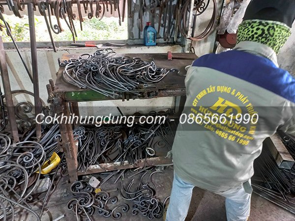 Mẫu cầu thang sắt nghệ thuật đẹp 10