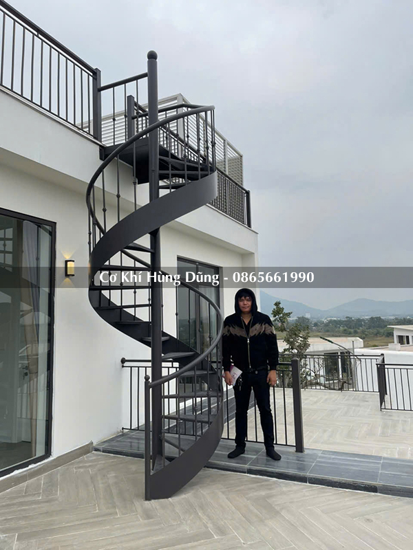 mẫu cầu thang xoắn ốc đẹp 3