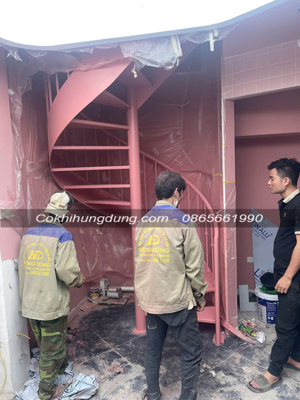 mẫu cầu thang xoắn ốc đẹp ms131