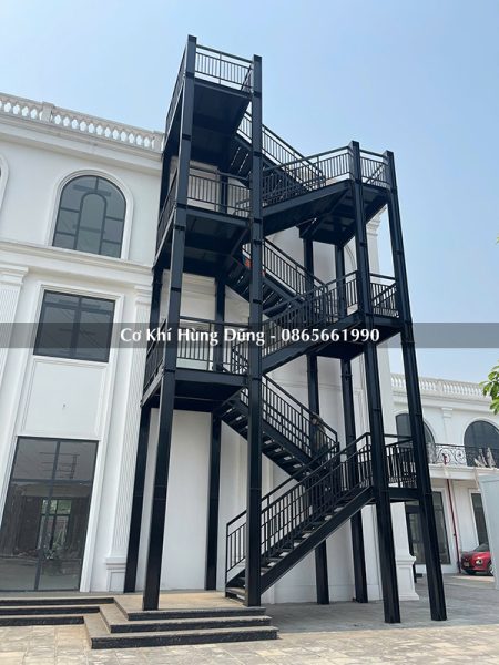 cầu thang thoát hiểm đẹp 1